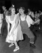Babes on Broadway Judy Garland Mickey Rooney doing dance number 24X36 Poster - £22.84 GBP