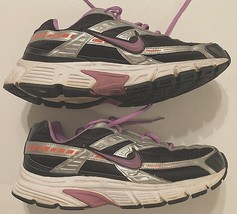 NIKE Initiator Women&#39;s Black Atomic Purple Running Trainer Athletic Shoes 11 - £27.29 GBP