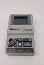 The Oregon Traill Handheld Classic Computer Game 2017 Screen Tested Working - €21,26 EUR