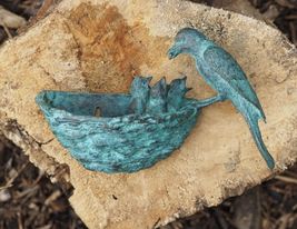 Mother Bird – Bronze Sculpture. 22x8x14cm - 1Kg-
show original title

Or... - $173.86