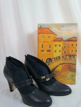 NIB Bella Vita Navy Leather Pump 3 1/2&quot; Heel Zipper Back 8 N Decorative Bands - $59.84