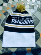 LABATT BLUE Pittsburgh Penguins Embroidered Black &amp; White  Adult Knit Tossel Hat - £15.72 GBP