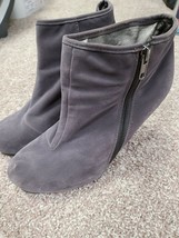 Gray suede qupid size 10 ankle boots Women&#39;s Pre-owned Lightly Used - £9.43 GBP