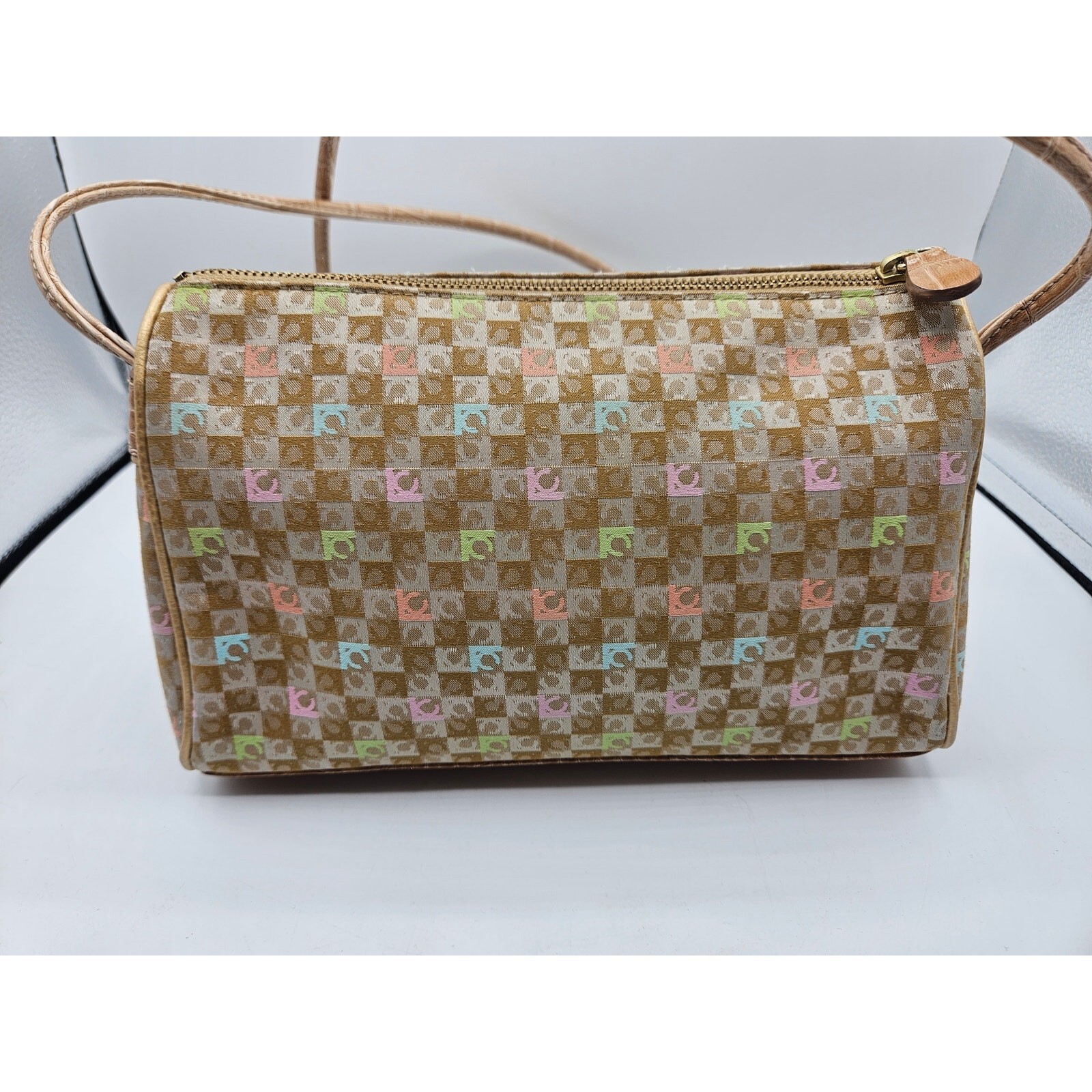 Liz Claiborne Y2K Pastels Tan Crossbody Bag Purse Zipper Closure Pocket Front Item image 6