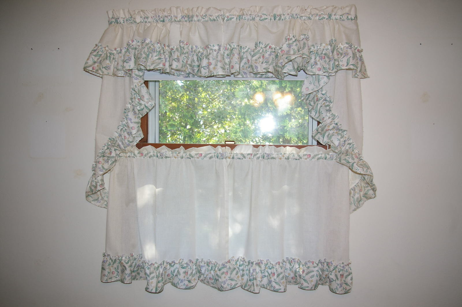 Primary image for Pfaltzgraff April Insert Valance Curtain 51" x 12"