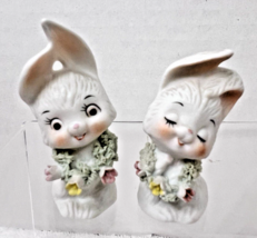 Two Vintage Napco Ware Bunnies Rabbit Spaghetti Floral Neck 2 1/2 inch - $545.03 MXN