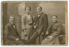 Circa 1800&#39;S Cabinet Card Family Of Four Victorian Clothing Langhans Plzen Cz - £7.50 GBP