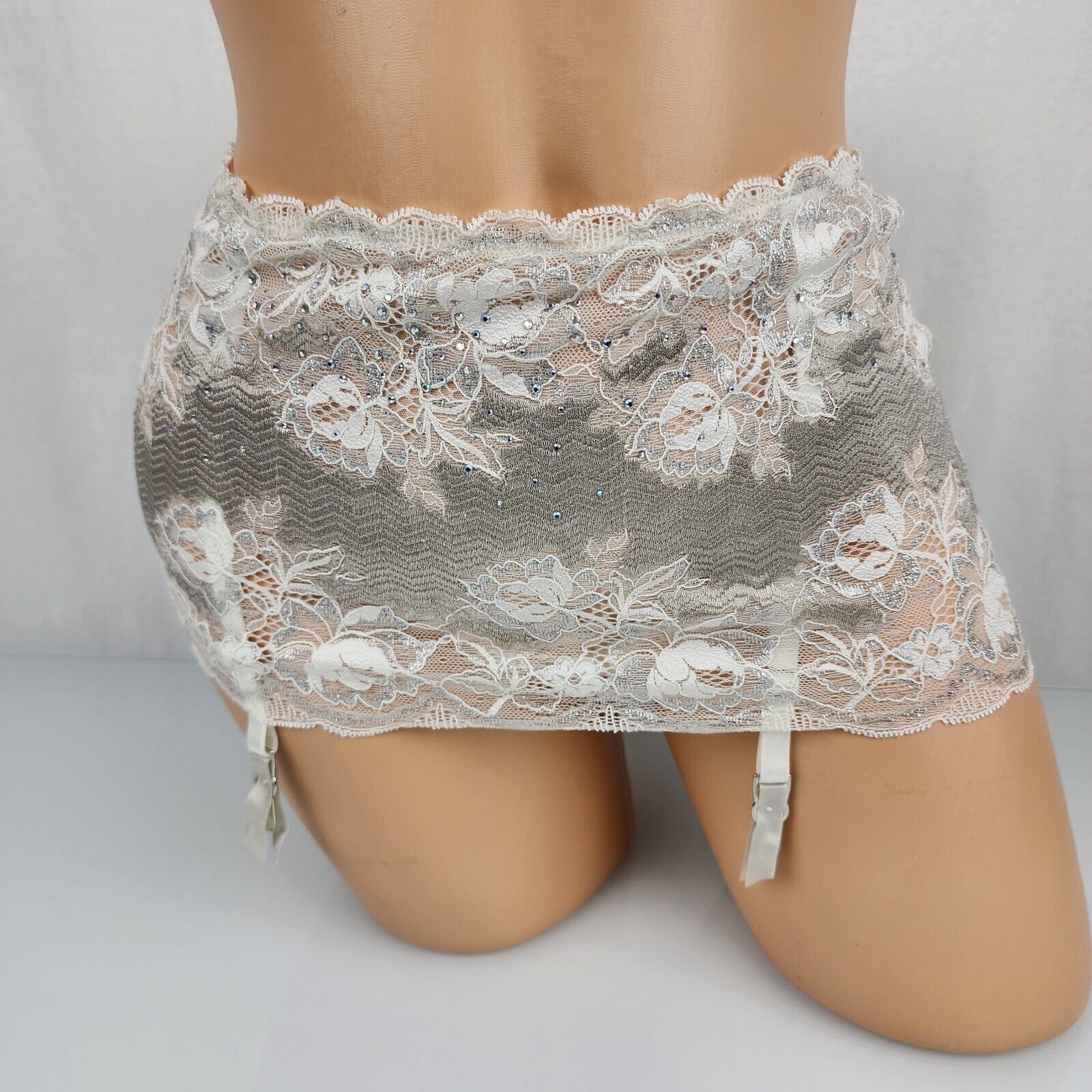 garter belt mini skirt 7 Tausend Frau Selbstbefriedigung lizenzfreie Bilder, Stockfotos und  Aufnahmen main image 1