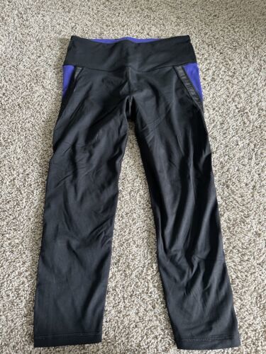 Victoria’s Secret VSX Sport Knockout Capri Leggings Size Small Hidden Po... - $12.19