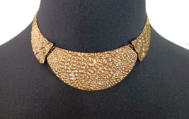 Women&#39;s Gold Tone Metal Bibb Statement Costume Necklace - £10.86 GBP