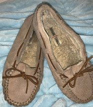 Minnetonka Women&#39;s Brown Leather Suede Faux Fur Lined Moccasin Slippers size 9 - £13.27 GBP