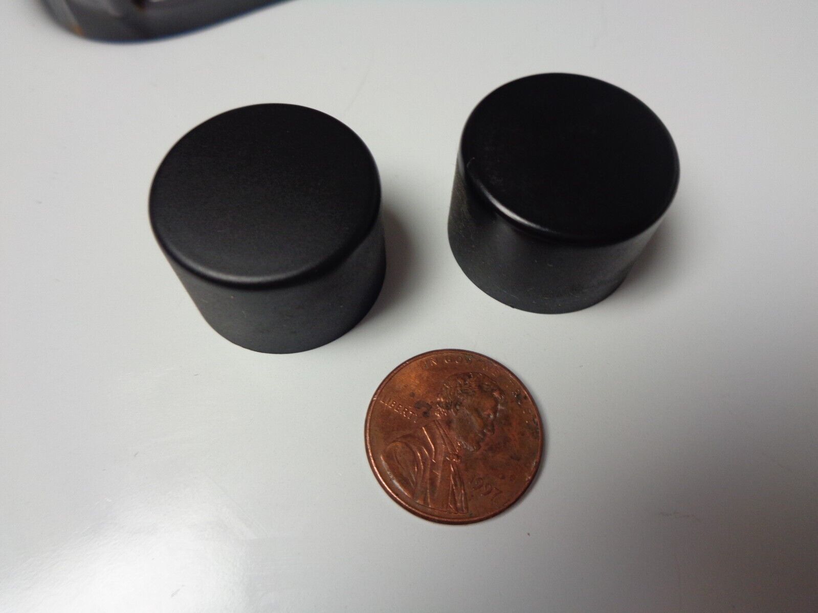 2007 HYUNDAI ENTOURAGE RADIO STEREO TUNER CONTROL KNOB SET OEM FREE SHIP... - $7.95
