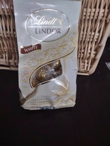 Lindt Lindor White Chocolate Truffle 5.1 Oz. - £6.94 GBP