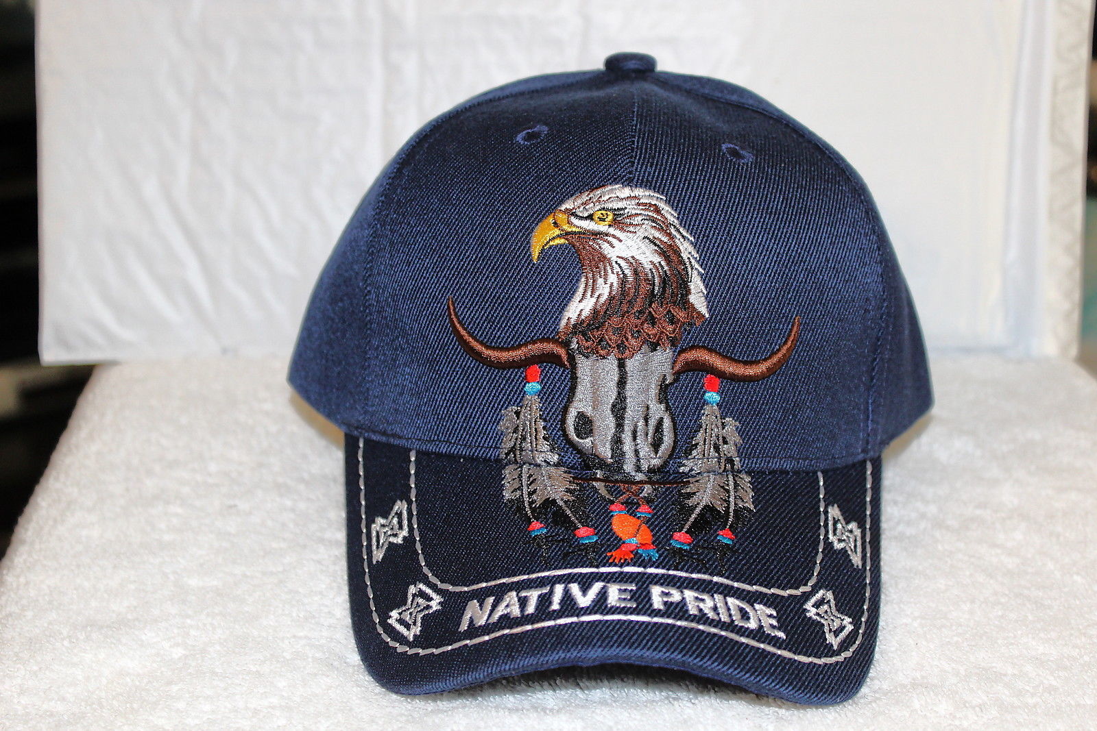 BULL SKULL EAGLE FEATHERS NATIVE PRIDE INDIAN BASEBALL CAP ( DARK BLUE )