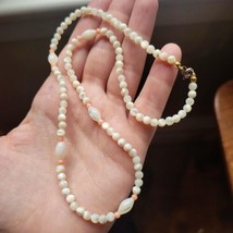 Vintage Dainty Mother of Pearl Shell Peach Bead Beaded Necklace - £23.20 GBP