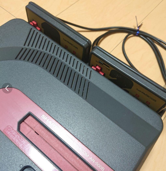 SHARP Twin Famicom NES AN-500B. Raro gioco retrò nero x rosso funzionante tes... Item image 5