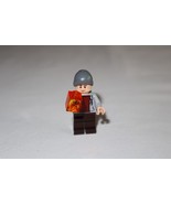 Lego Jurassic World Dinosaur Market Stall Owner Gry Hoodie Beanie Orange... - €6,45 EUR