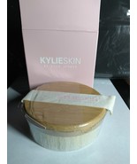 KYLIESKIN by Kylie Jenner BODY BRUSH NIB - $251.94 MXN
