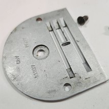 Pfaff 130 vintage needle plate with screws - £5.31 GBP