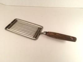 vintage Ekco Tomato Slicer With Wooden Handle Another Ekco Product Made In USA - £6.39 GBP