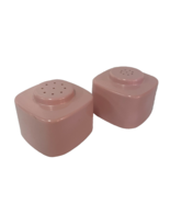 Pink Plastic Square Salt and Pepper Shakers Set Vintage Retro 1960&#39;s Loo... - $281.68 MXN