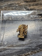 Vintage Collectible Pin: Number One #1 Mom Gold Tone Design - £4.07 GBP