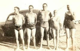 1930s Men &amp; Women in Swimsuits At The Beach - £7.08 GBP