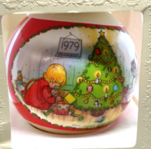Vintage Hallmark 1979 Joan Walsh Anglund Satin Thread Christmas Ball Orn... - $9.90