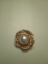 VINTAGE CLIP EARRINGS GOLD ROPED FLOWER DESIGN SURROUND PEARL - $16.00