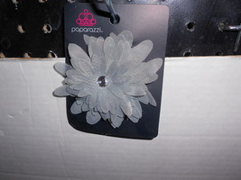 Paparazzi Hair Clip Or Pin (New) Gray Layered Flower W/CLEAR Sparkle - £5.49 GBP