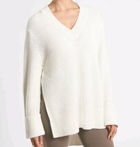 Athleta Women’s Shasta  Ivory V-Neck Knit Sweater Size XS Oversized RETA... - $413.61 MXN