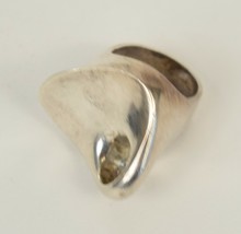 Taxco Mexico .925 Sterling Silver Saddle Ring Signed AVM TV-47 Size 6 - £55.38 GBP