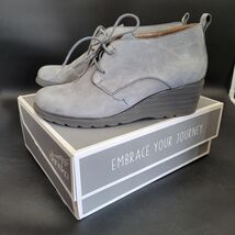 Dansko Women&#39;s Cadee Nubuck Wedge Ankle Booties Size 40 Grey Lace Up Shoes - $522.47 MXN
