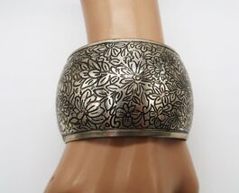 Fun vintage thick silver tone bangle bracelet with floral etched design - $19.99