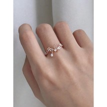  Dainty Elegant Rose Gold Floral Princess Ring - Adjustable Sizing - €12,84 EUR