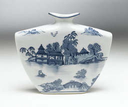 Zeckos AA Importing 59725 Flat Blue And White Vase - £47.47 GBP