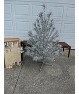 Consolidated novelty Co. 52 inches tall 57 branches - $10,163.62 MXN