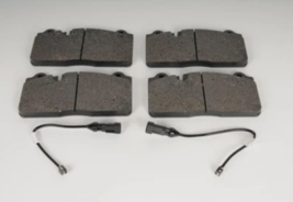 Genuine GM Front Disc Brake Pad Set with Wear Sensors 22956252 - €472,87 EUR