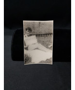 Orig. 1945 WW2 US Homefront Photo Woman W/ Newspaper &quot;Hirohito Oders Cea... - €9,09 EUR