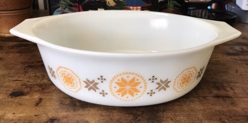 Primary image for Pyrex 1.5 Qt Casserole 043 Oval Town & Country White Brown Gold  Fall Colors Vtg