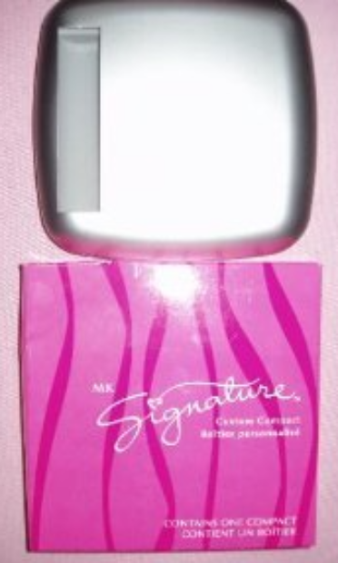Primary image for Mary Kay Signature Custom Compact , For Eyes , Cheeks , Lips 