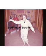 EKTACHROME 35mm Slide Pretty Sexy Woman Pajamas Girl Magic Fingers Knitt... - £2.32 GBP