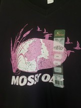 Black Mossy Oak V Neck Womens T-Shirt Size: Medium - $12.55
