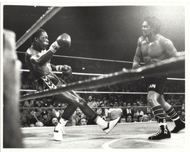 DAVEY MOORE vs ROBERTO DURAN 8X10 PHOTO BOXING PICTURE  - £3.92 GBP