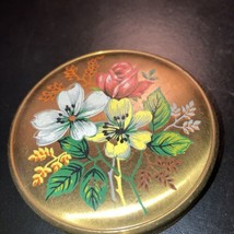 Vintage &#39;MELISSA&#39; gold tone ladies flower lid mirrored compact Made in E... - $35.49