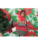 2008 BYERS CHOICE CAROLER SEATED LADY APPLE VENDOR 30TH BIRTH W/BENCH B20 - $69.25
