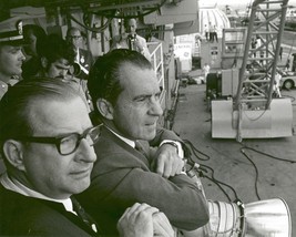President Richard Nixon awaits Apollo 11 astronauts on USS Hornet Photo Print - £7.04 GBP