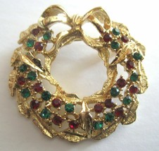 Christmas Wreath Brooch Pin Red and Green Rhinestones Gold Tone Setting 1960s - £14.34 GBP