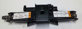 2005 - 2011 Lincoln Town Car OEM Spare Tire Emergency Jack F3VY17080B - $1,283.93 MXN