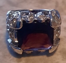 Large Purple Glass Stone Fashion Ring Costume jewelry Size 7 - £15.47 GBP